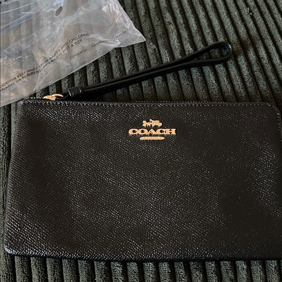Coach Large Corner Black Leather Zip Wristlet with Gold Lettering & Zipper - Picture 3 of 12